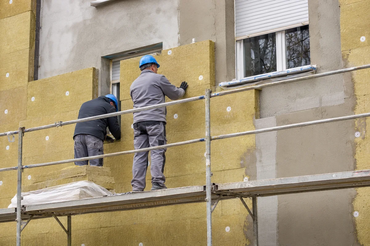 Applicazione di isolamento termico a cappotto